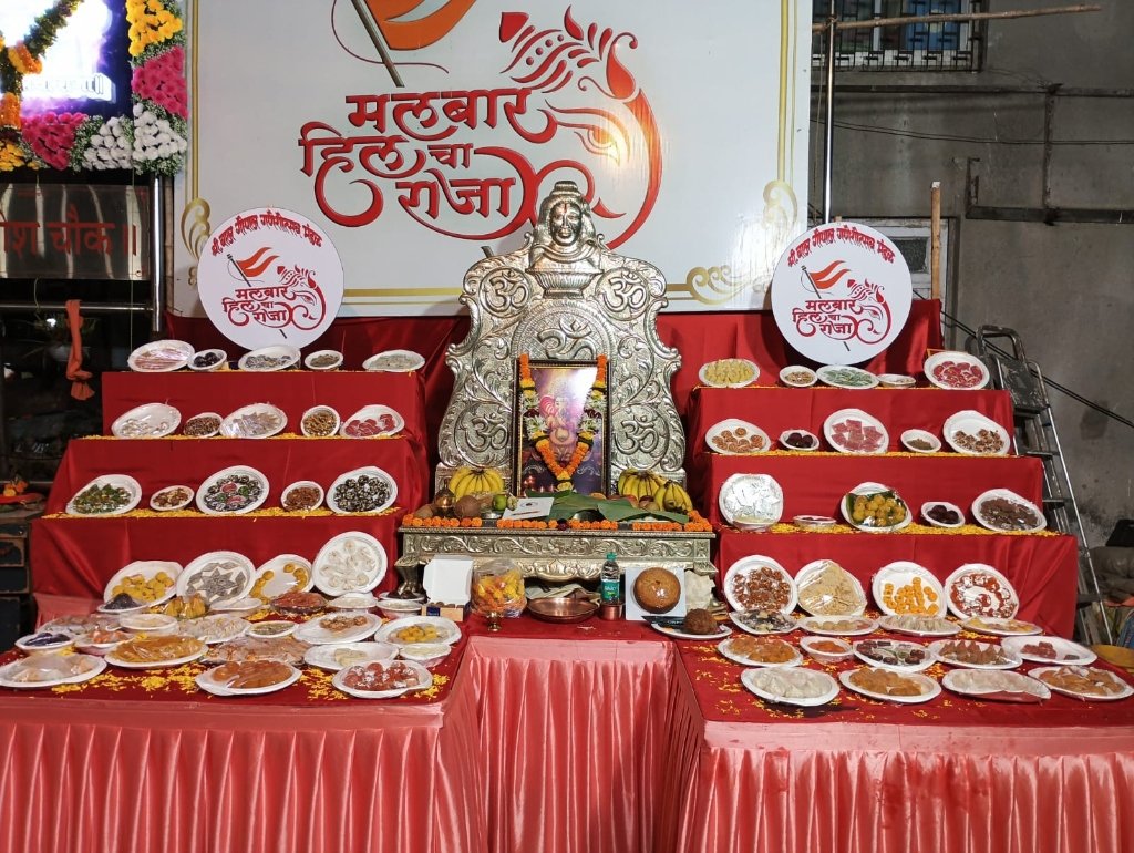 गणेश चौकात ५६ भोग प्रसाद