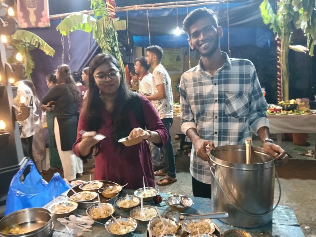 आषाढी एकादशी निमित्त खिचडी वाटप